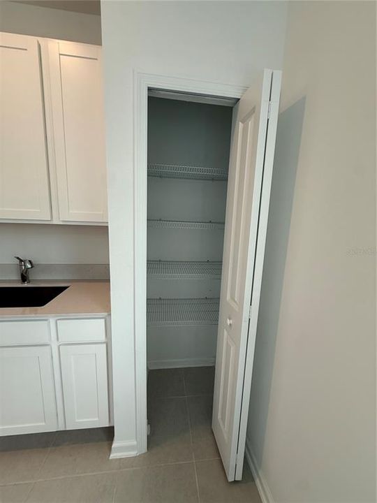 合同活跃: $1,800 (3 贝兹, 2 浴室, 1620 平方英尺)