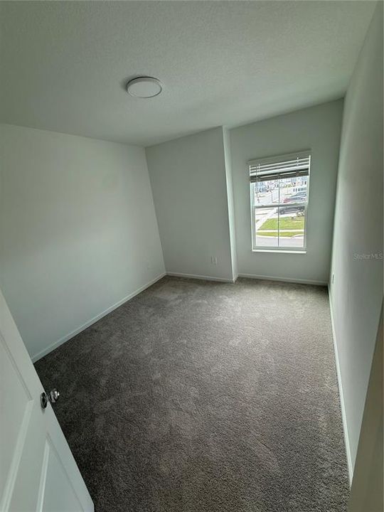 合同活跃: $1,800 (3 贝兹, 2 浴室, 1620 平方英尺)