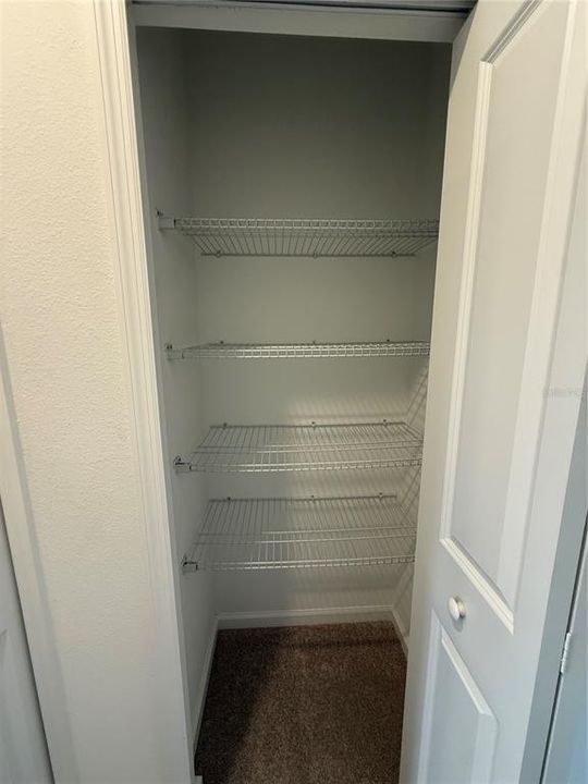 合同活跃: $1,800 (3 贝兹, 2 浴室, 1620 平方英尺)