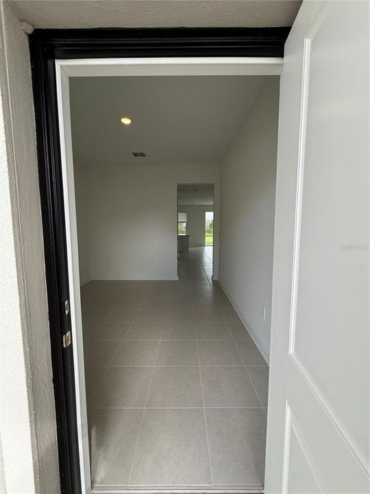 合同活跃: $1,800 (3 贝兹, 2 浴室, 1620 平方英尺)