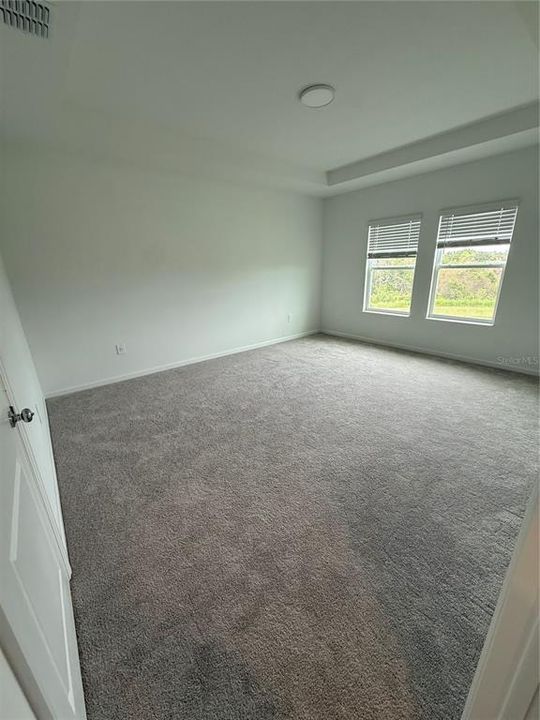 合同活跃: $1,800 (3 贝兹, 2 浴室, 1620 平方英尺)