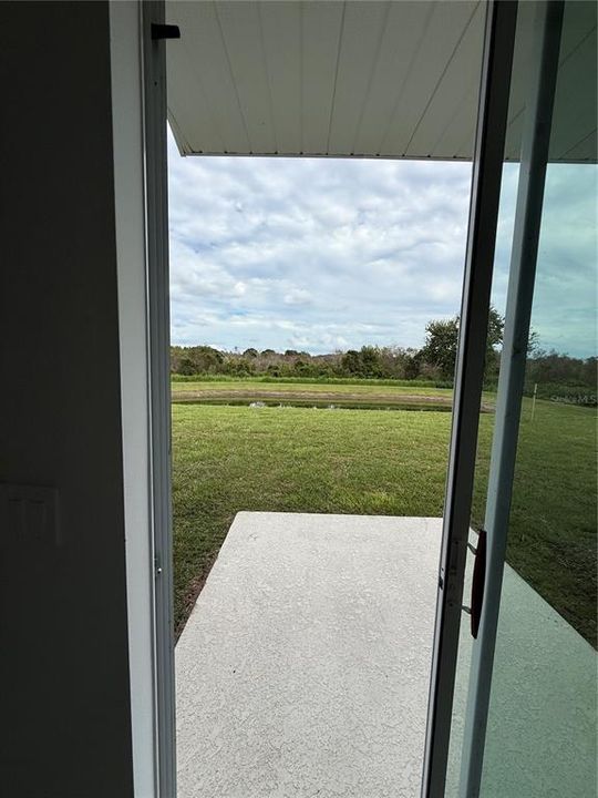 合同活跃: $1,800 (3 贝兹, 2 浴室, 1620 平方英尺)