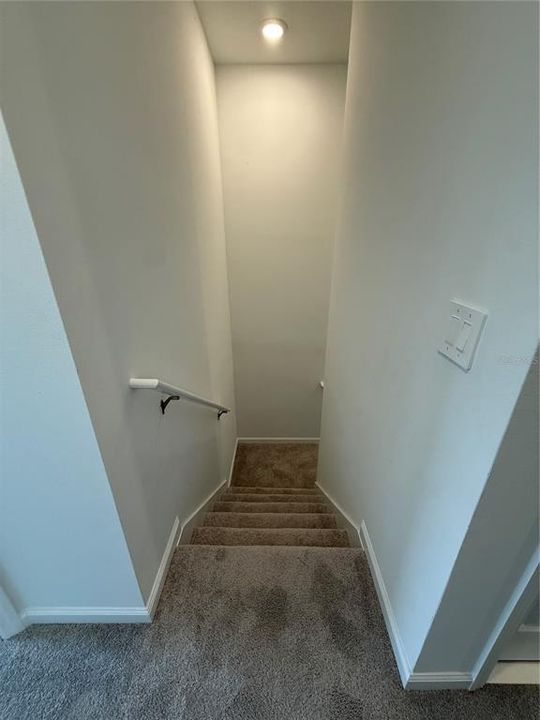 合同活跃: $1,800 (3 贝兹, 2 浴室, 1620 平方英尺)