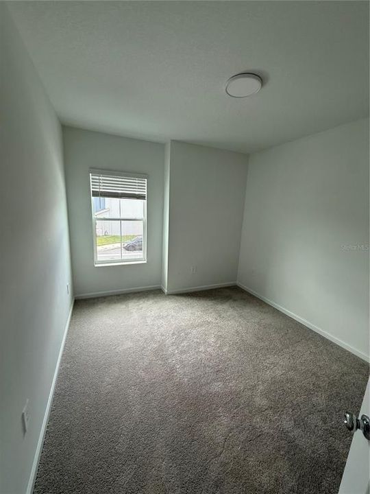 合同活跃: $1,800 (3 贝兹, 2 浴室, 1620 平方英尺)