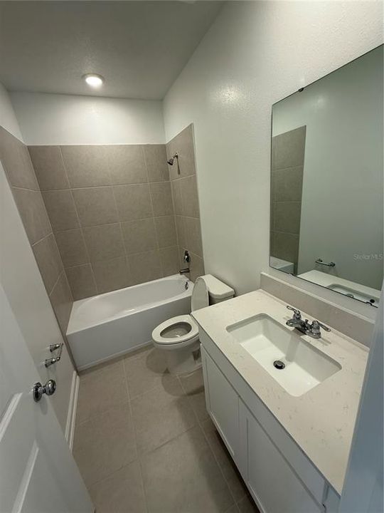 合同活跃: $1,800 (3 贝兹, 2 浴室, 1620 平方英尺)