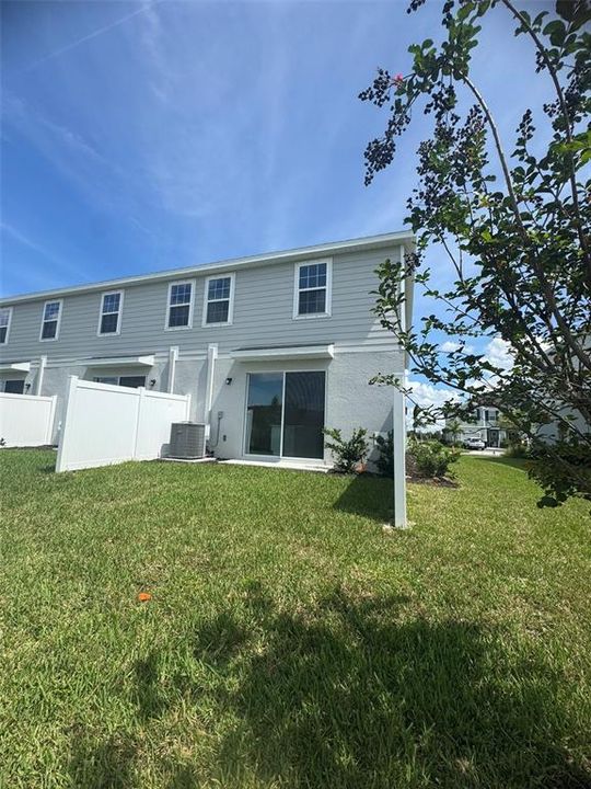 出租: $2,300 (3 贝兹, 2 浴室, 1674 平方英尺)