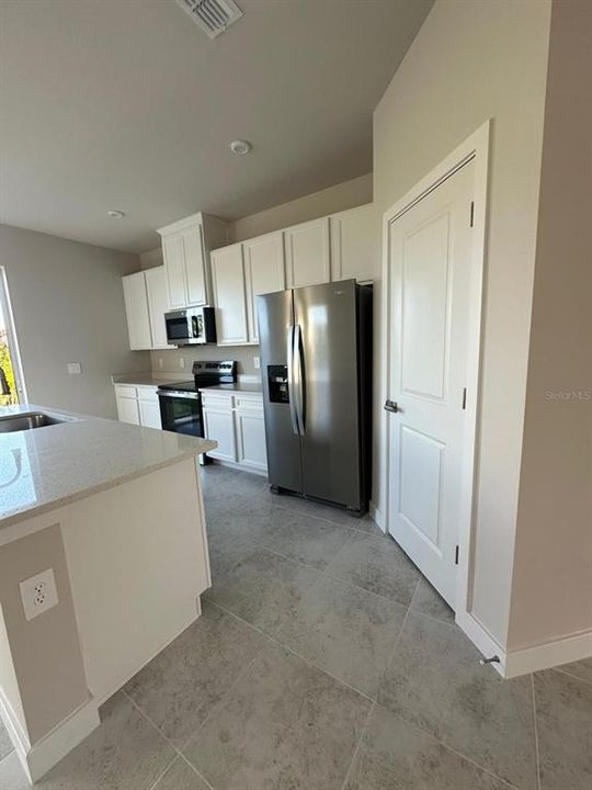 出租: $2,300 (3 贝兹, 2 浴室, 1674 平方英尺)