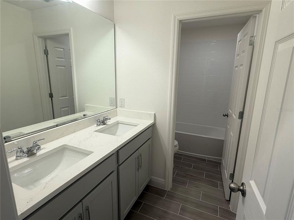 Под контрактом: $3,000 (4 спален, 2 ванн, 2924 Квадратных фут)