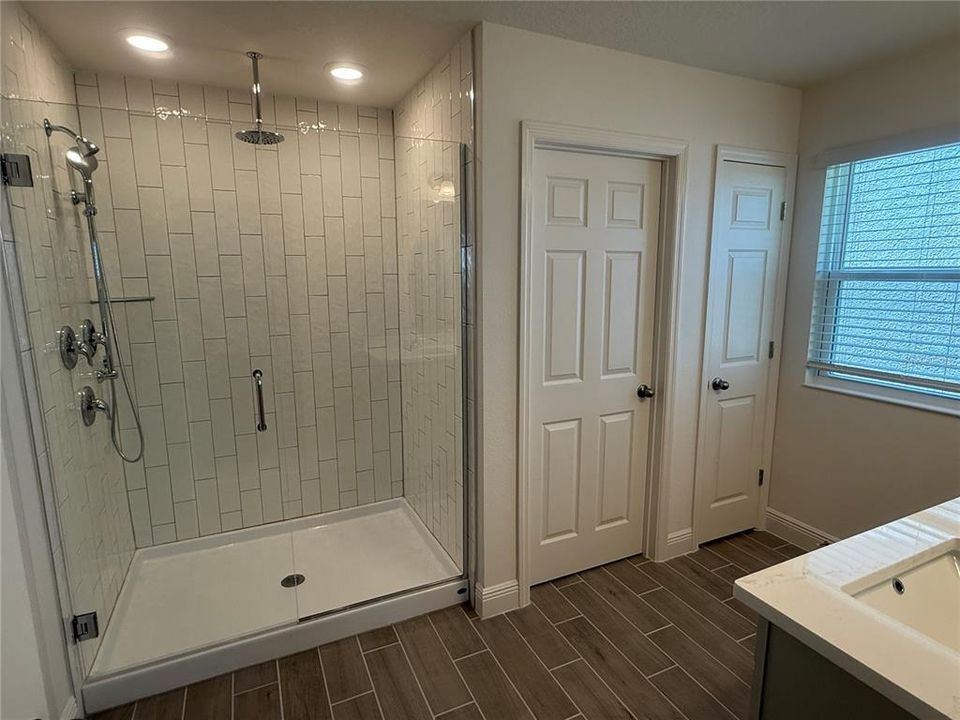 Под контрактом: $3,000 (4 спален, 2 ванн, 2924 Квадратных фут)