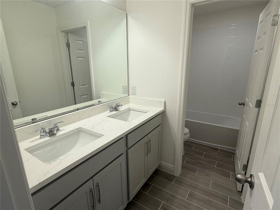 Под контрактом: $3,000 (4 спален, 2 ванн, 2924 Квадратных фут)