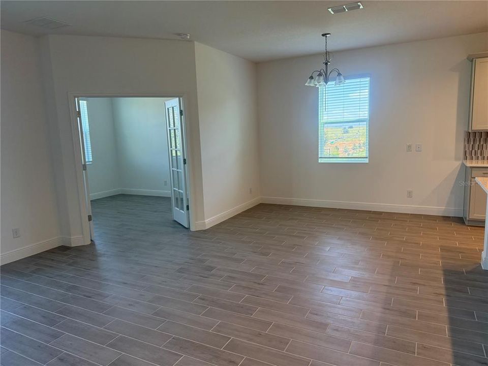 Под контрактом: $3,000 (4 спален, 2 ванн, 2924 Квадратных фут)