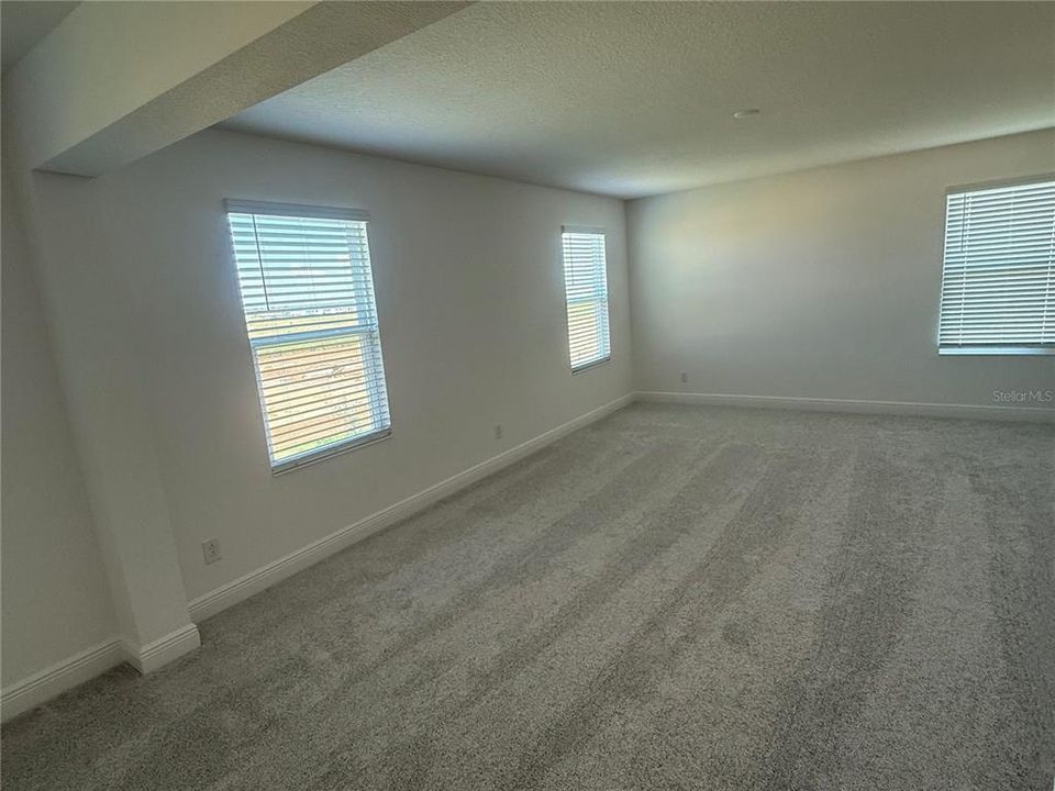 Под контрактом: $3,000 (4 спален, 2 ванн, 2924 Квадратных фут)