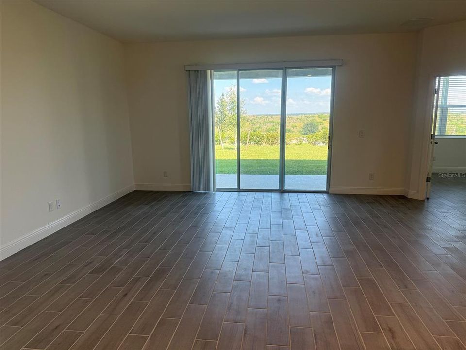 Под контрактом: $3,000 (4 спален, 2 ванн, 2924 Квадратных фут)