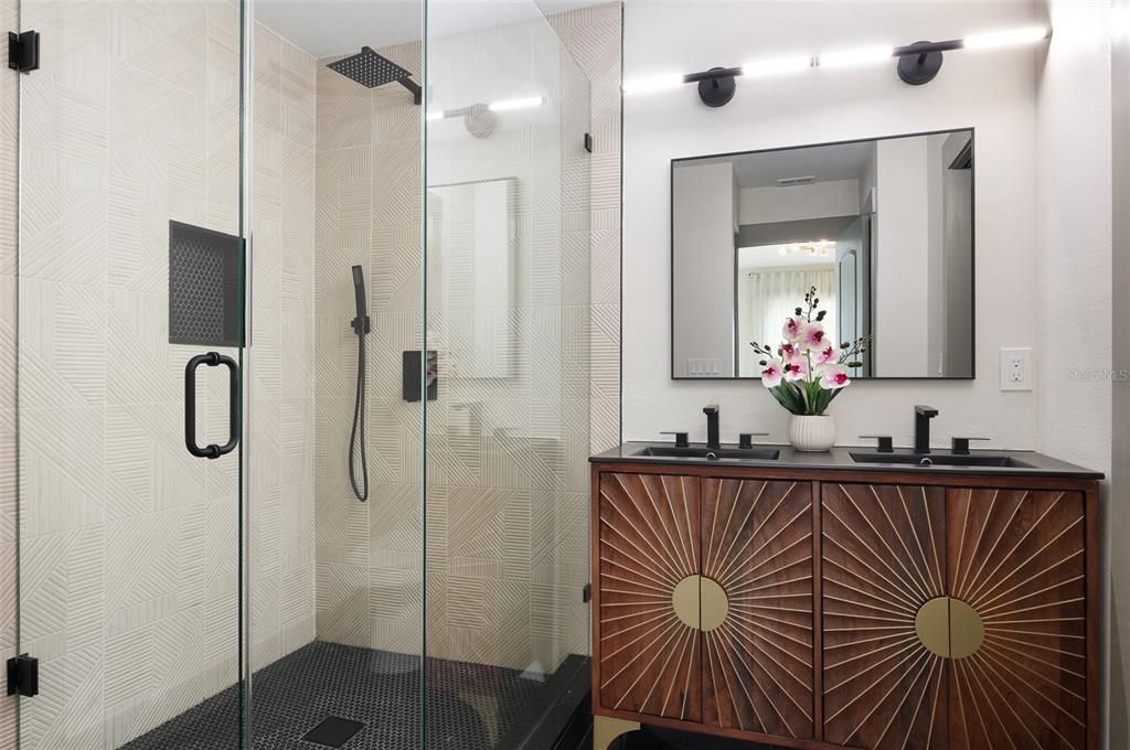 For Sale: $950,000 (4 beds, 2 baths, 2422 Square Feet)