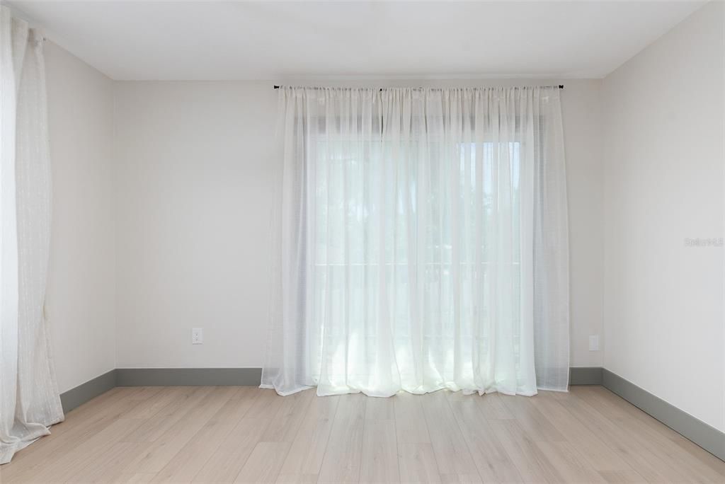 For Sale: $950,000 (4 beds, 2 baths, 2422 Square Feet)