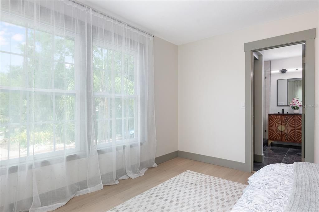 For Sale: $950,000 (4 beds, 2 baths, 2422 Square Feet)