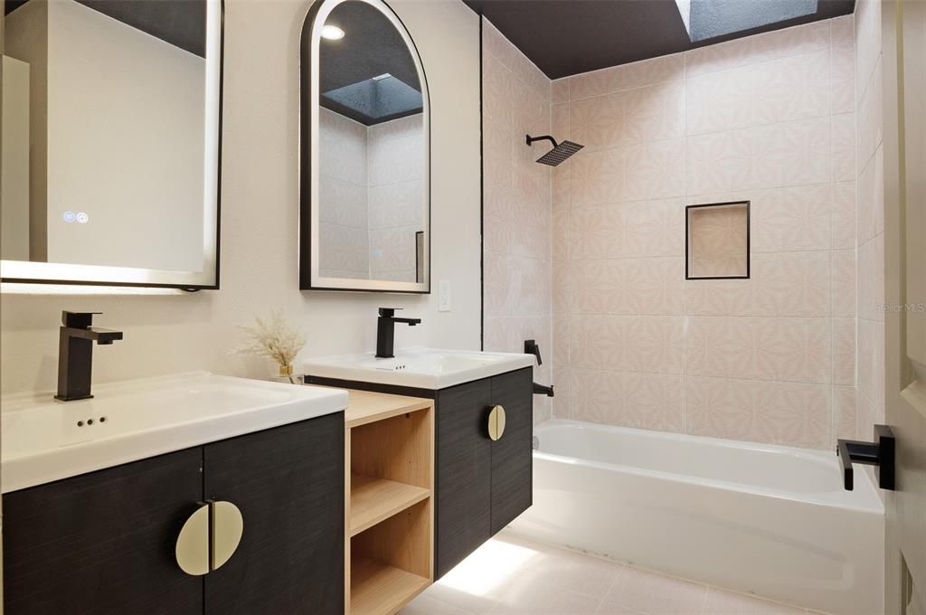 For Sale: $950,000 (4 beds, 2 baths, 2422 Square Feet)