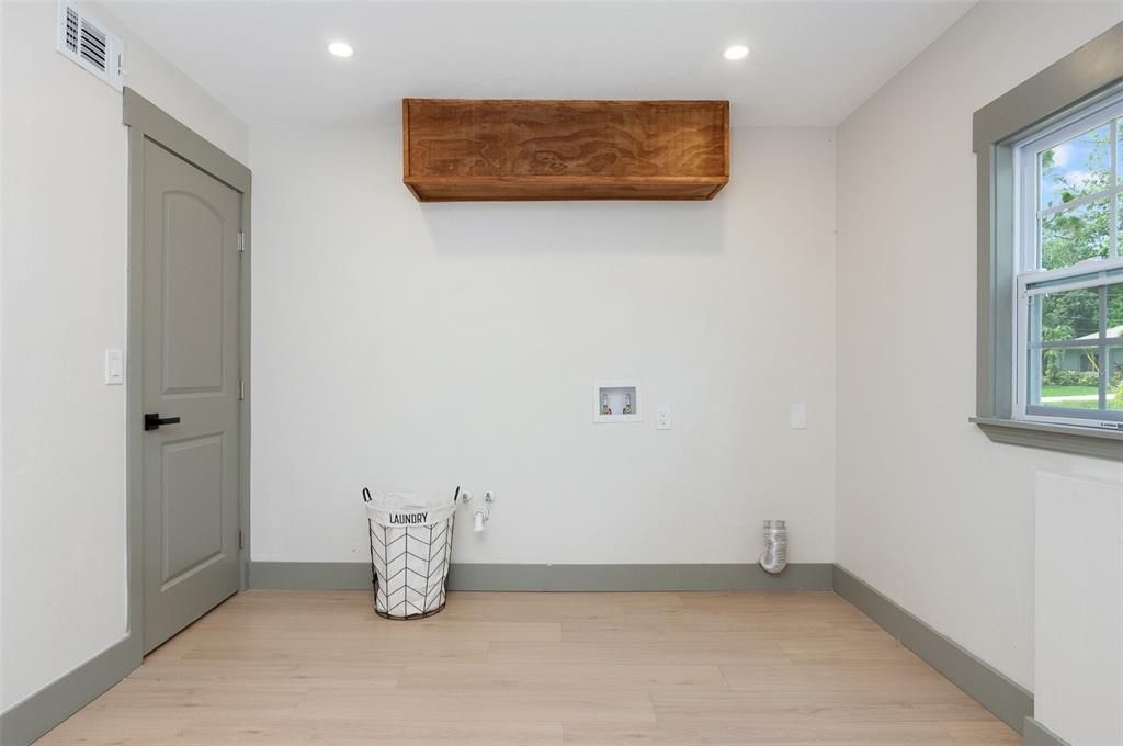 For Sale: $950,000 (4 beds, 2 baths, 2422 Square Feet)