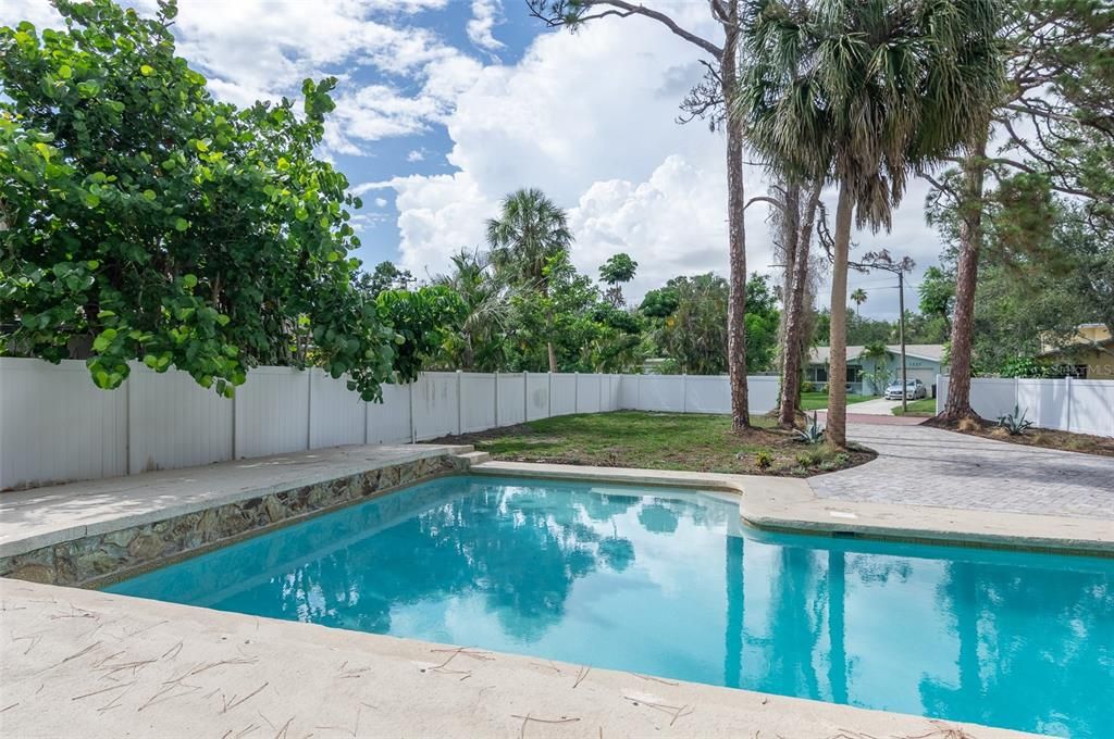 For Sale: $950,000 (4 beds, 2 baths, 2422 Square Feet)