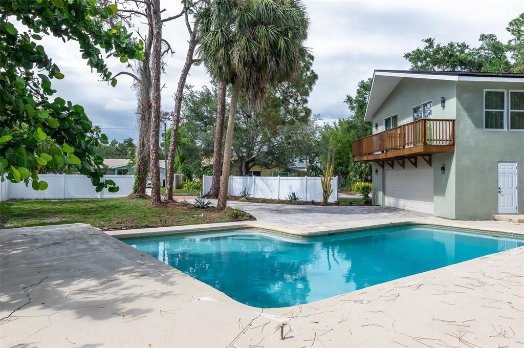 For Sale: $950,000 (4 beds, 2 baths, 2422 Square Feet)