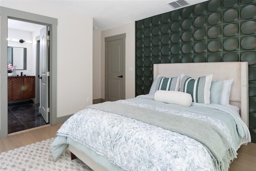 For Sale: $950,000 (4 beds, 2 baths, 2422 Square Feet)