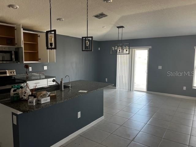 For Sale: $320,000 (4 beds, 2 baths, 1935 Square Feet)