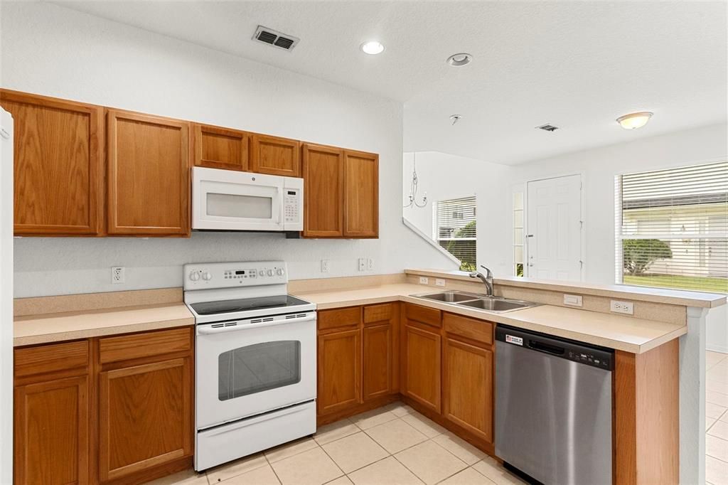 Active With Contract: $2,349 (3 beds, 3 baths, 2074 Square Feet)