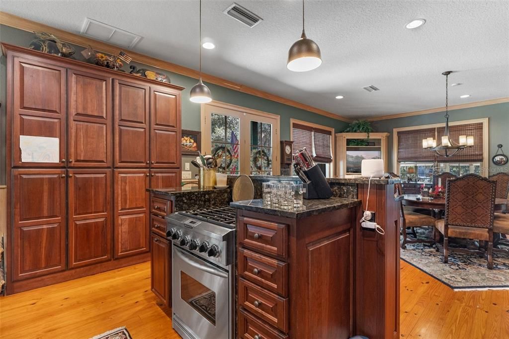 待售: $2,200,000 (3 贝兹, 3 浴室, 3025 平方英尺)