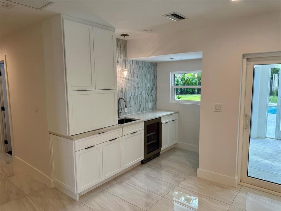 For Rent: $15,000 (5 beds, 3 baths, 3223 Square Feet)