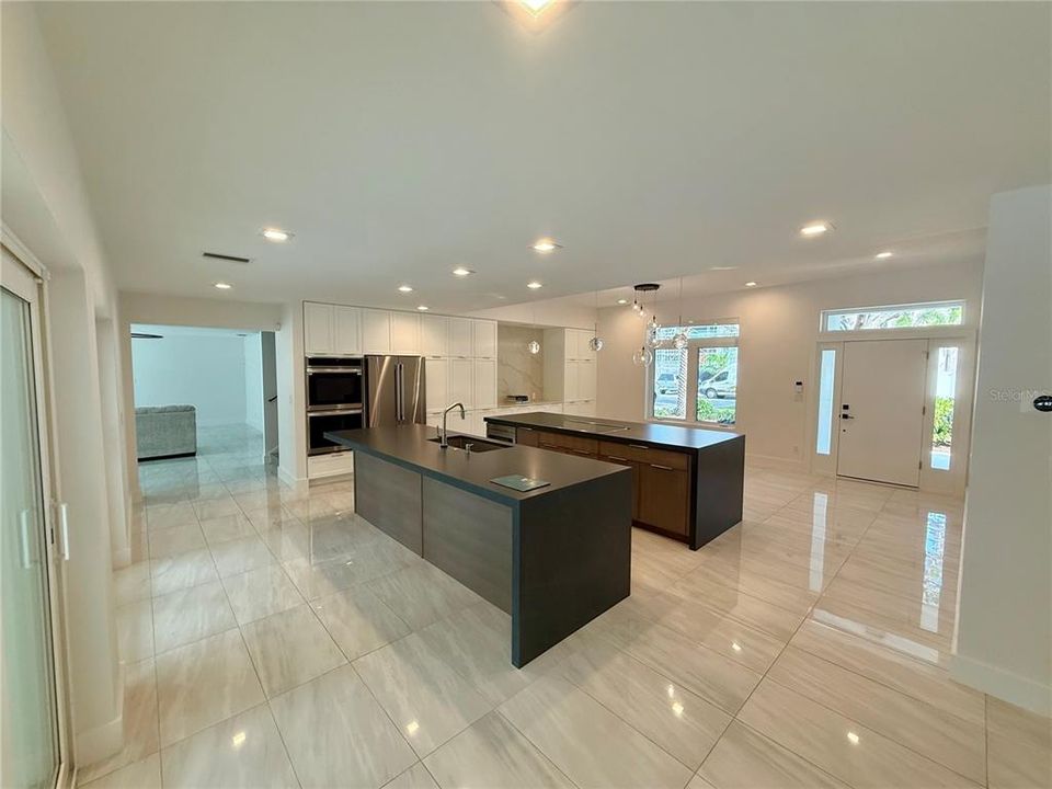 For Rent: $15,000 (5 beds, 3 baths, 3223 Square Feet)