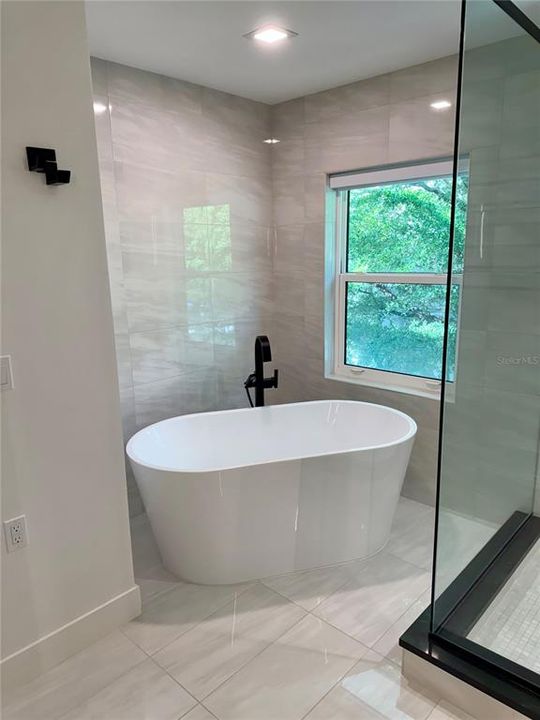 For Rent: $15,000 (5 beds, 3 baths, 3223 Square Feet)