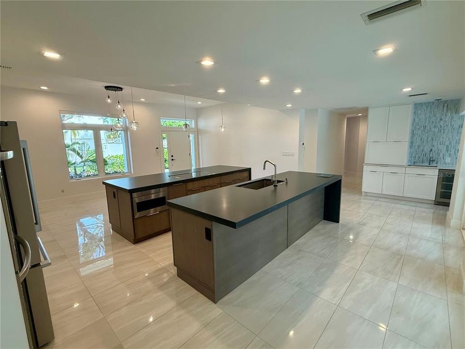 For Rent: $15,000 (5 beds, 3 baths, 3223 Square Feet)