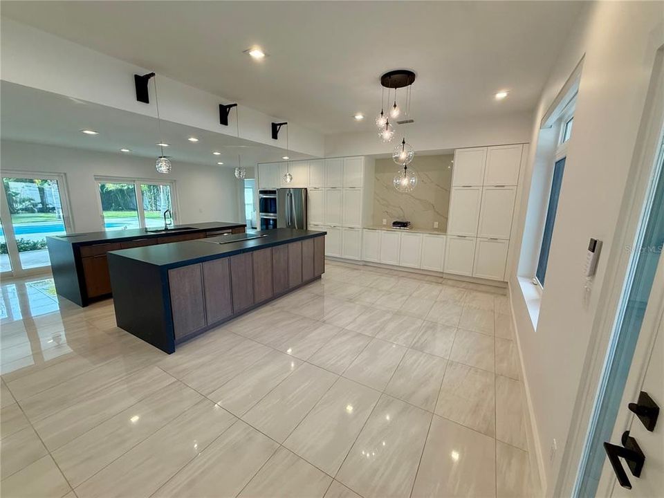 For Rent: $15,000 (5 beds, 3 baths, 3223 Square Feet)