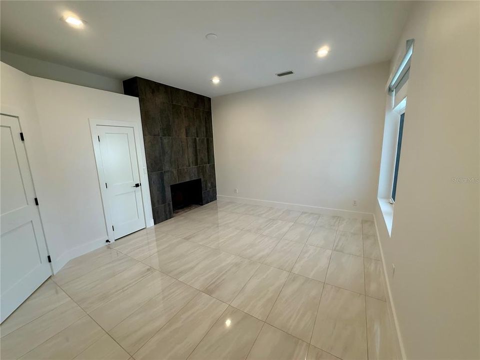 For Rent: $15,000 (5 beds, 3 baths, 3223 Square Feet)