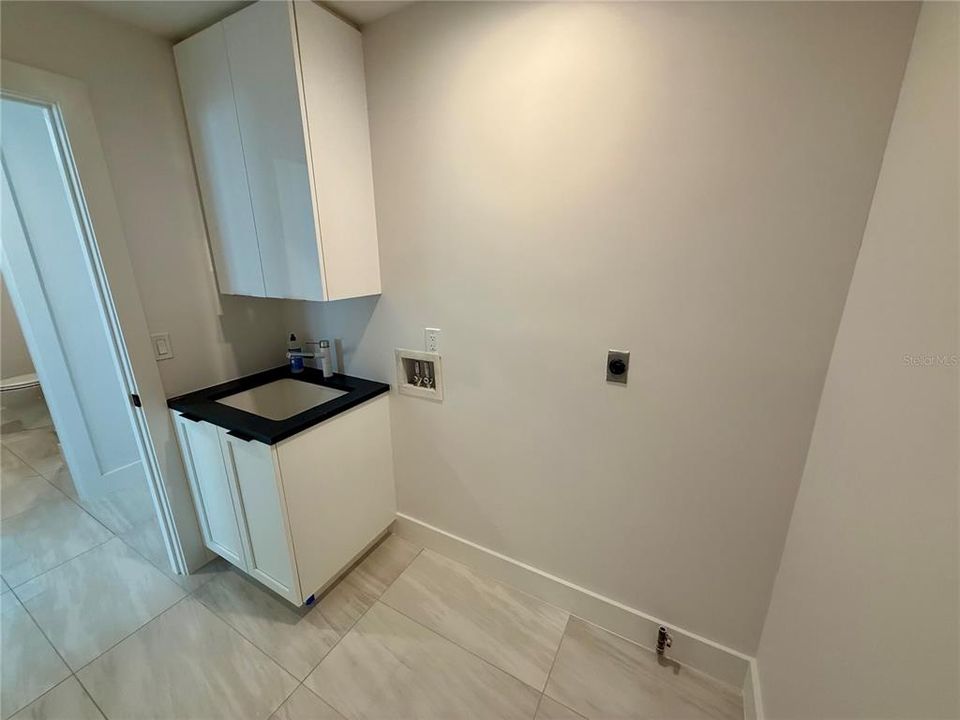 For Rent: $15,000 (5 beds, 3 baths, 3223 Square Feet)