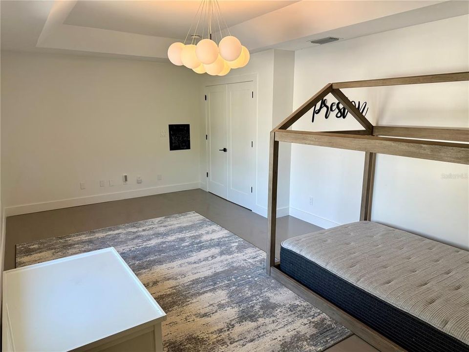 For Rent: $15,000 (5 beds, 3 baths, 3223 Square Feet)