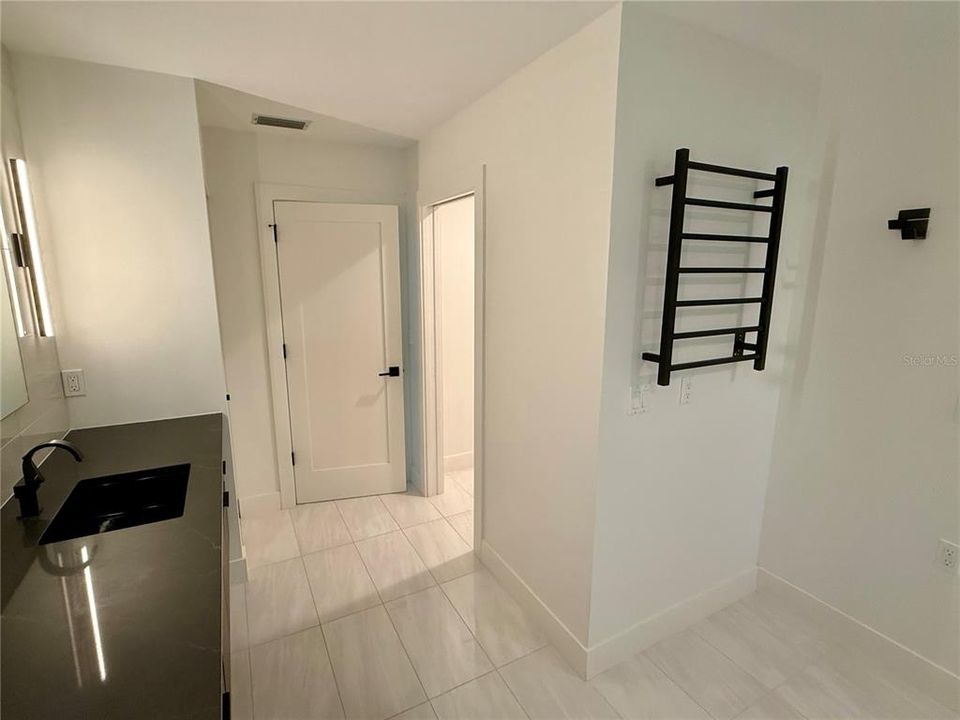 For Rent: $15,000 (5 beds, 3 baths, 3223 Square Feet)