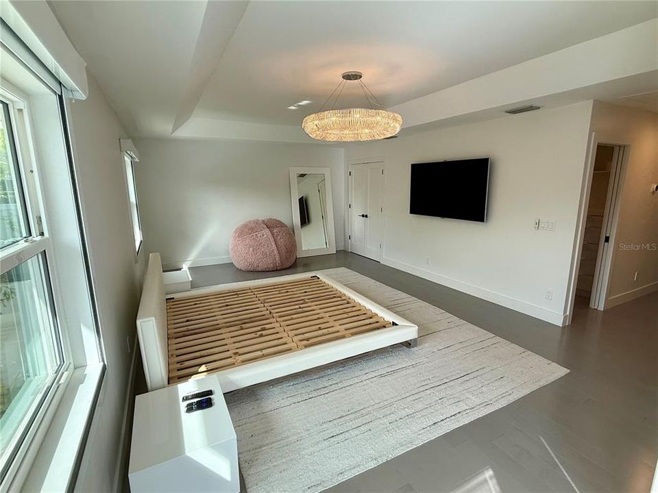 For Rent: $15,000 (5 beds, 3 baths, 3223 Square Feet)