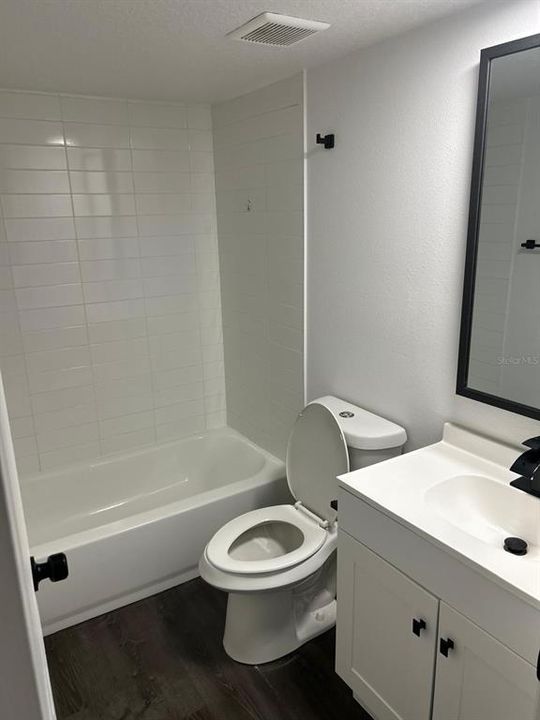 For Rent: $1,050 (1 beds, 1 baths, 450 Square Feet)