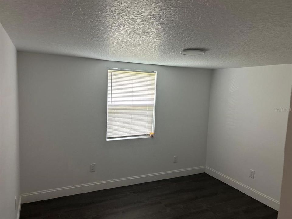 For Rent: $1,050 (1 beds, 1 baths, 450 Square Feet)