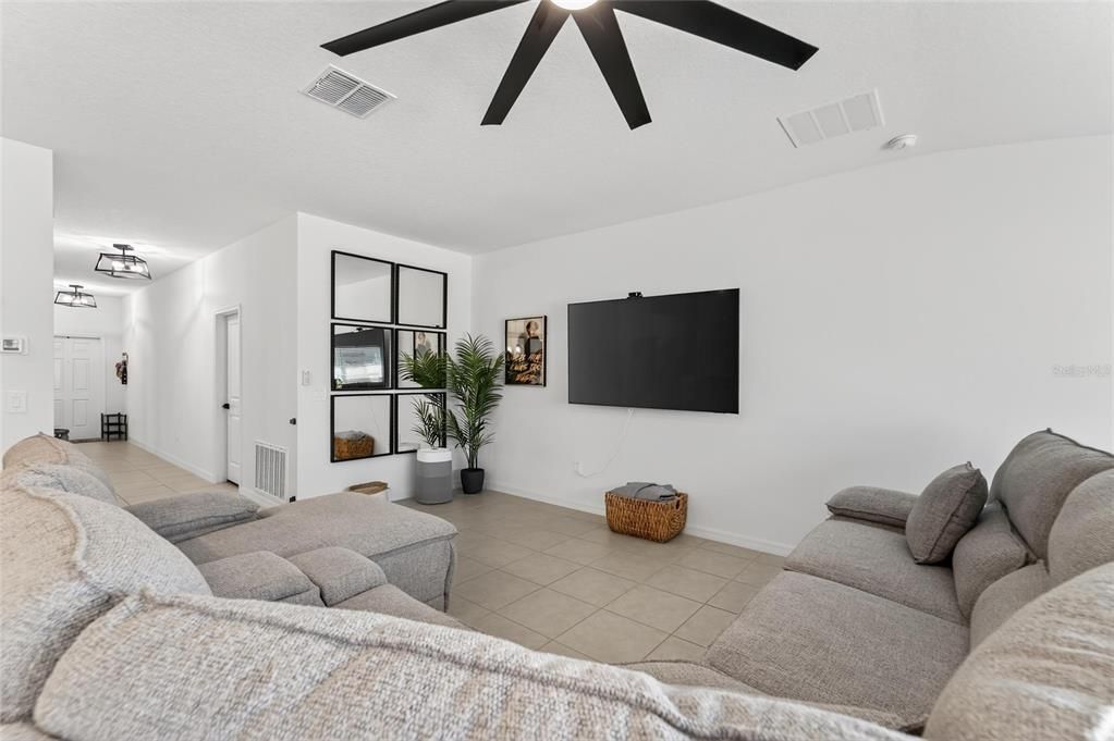 出租: $2,800 (4 贝兹, 2 浴室, 1935 平方英尺)