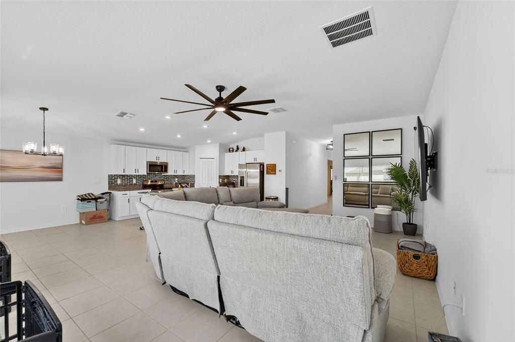 出租: $2,800 (4 贝兹, 2 浴室, 1935 平方英尺)