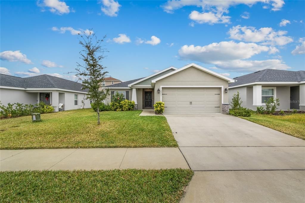 Active With Contract: $314,900 (4 beds, 2 baths, 1626 Square Feet)