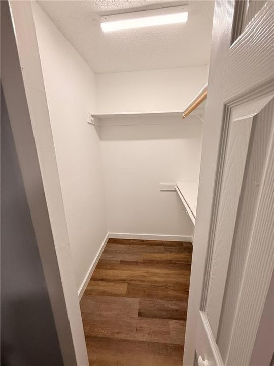 For Sale: $199,999 (2 beds, 2 baths, 839 Square Feet)