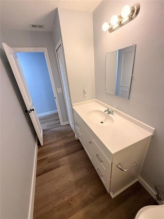 For Sale: $199,999 (2 beds, 2 baths, 839 Square Feet)