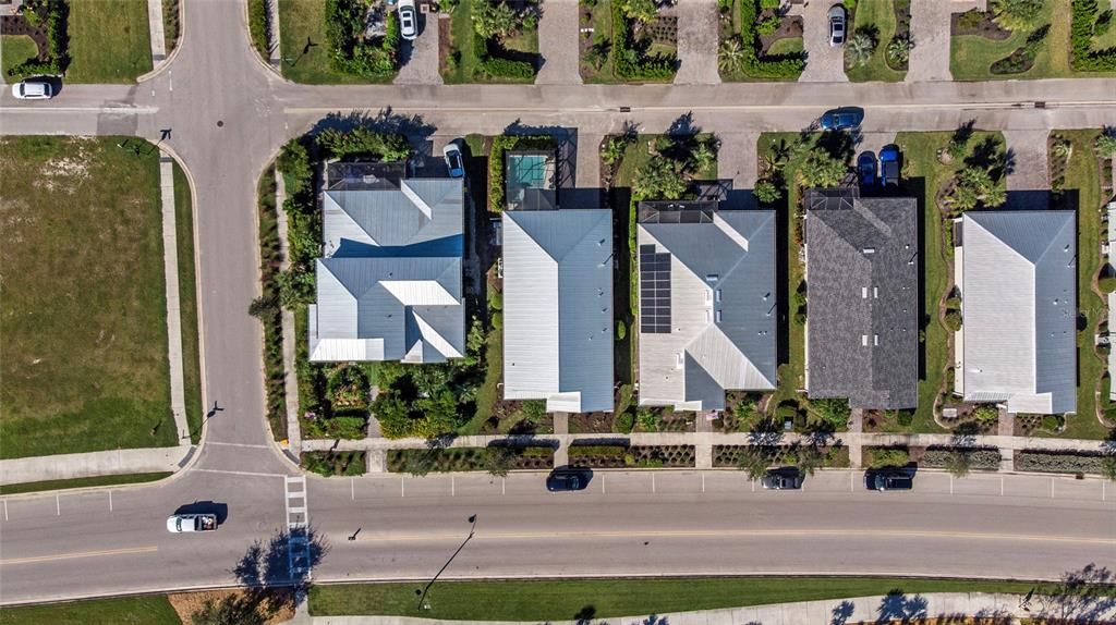 Active With Contract: $549,000 (3 beds, 2 baths, 1984 Square Feet)