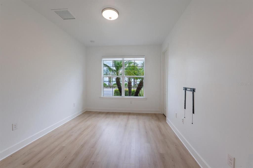 Active With Contract: $549,000 (3 beds, 2 baths, 1984 Square Feet)