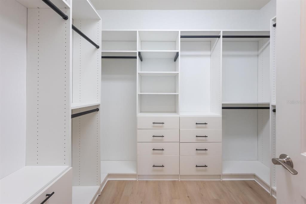 Active With Contract: $549,000 (3 beds, 2 baths, 1984 Square Feet)