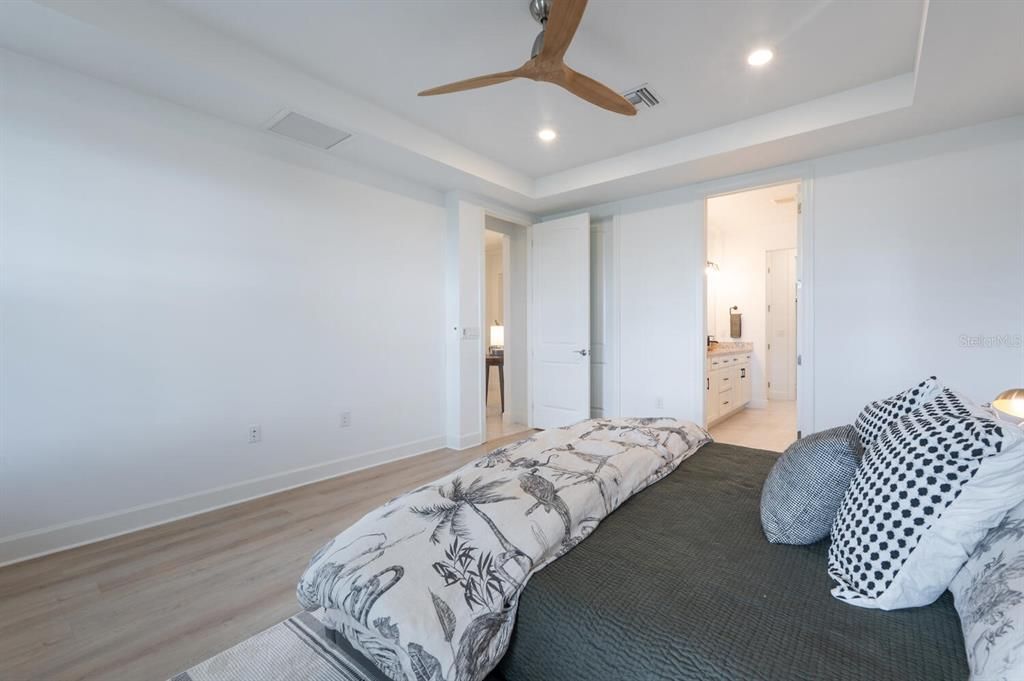 Active With Contract: $549,000 (3 beds, 2 baths, 1984 Square Feet)