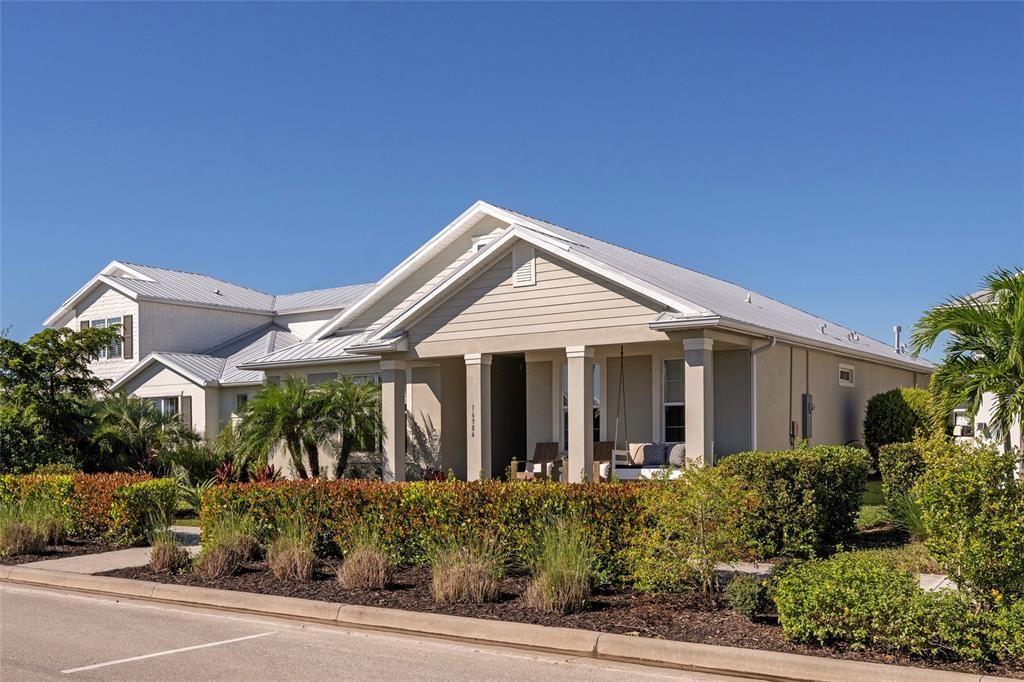 Active With Contract: $549,000 (3 beds, 2 baths, 1984 Square Feet)